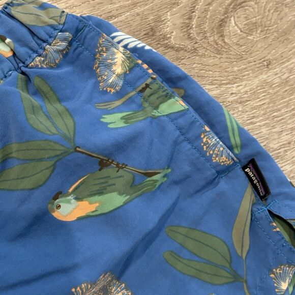 Patagonia Barely Baggies Women's XS Parrots Port Blue Print 2.5" Short Tropical - Picture 4 of 8